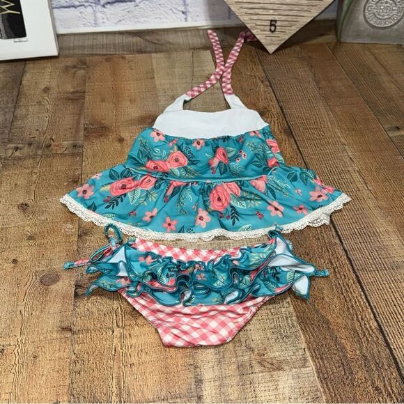Oopsie daisy two
Piece swimsuit ruffle size 4 - Picture 2 of 10